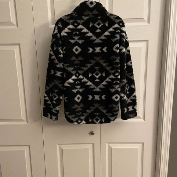 Black/Gray/White Aztec Sherpa Pullover - Picture 4 of 5